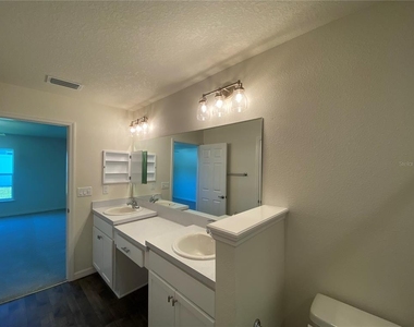 8190 N Wakefield Drive - Photo Thumbnail 15