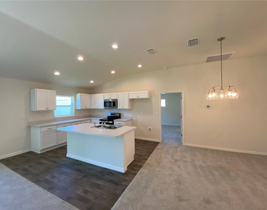 8190 N Wakefield Drive - Photo Thumbnail 6