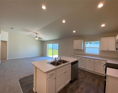 8190 N Wakefield Drive - Photo Thumbnail 5