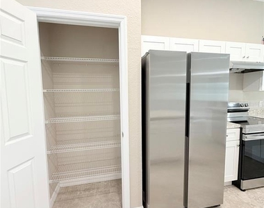 15712 Sw 37th Circle - Photo Thumbnail 5