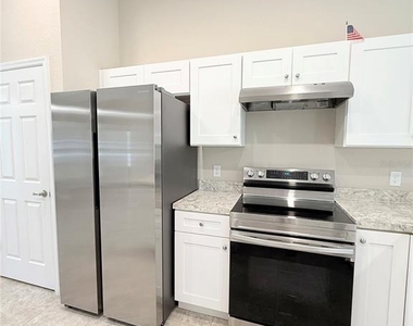 15712 Sw 37th Circle - Photo Thumbnail 4
