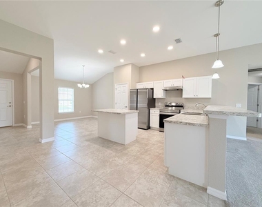 15712 Sw 37th Circle - Photo Thumbnail 3