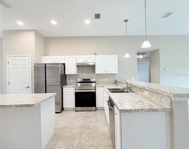 15712 Sw 37th Circle - Photo Thumbnail 6