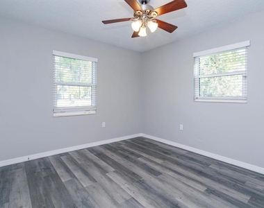 300 Ballard Avenue - Photo Thumbnail 14