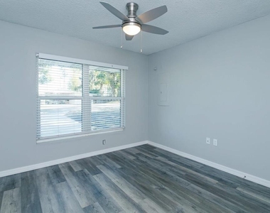 300 Ballard Avenue - Photo Thumbnail 12