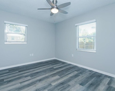 300 Ballard Avenue - Photo Thumbnail 10