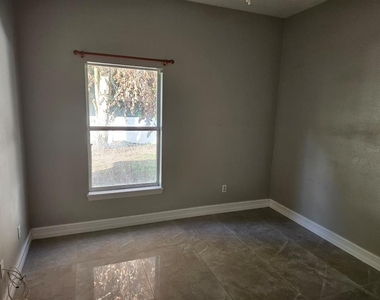 647 Carey Way - Photo Thumbnail 7