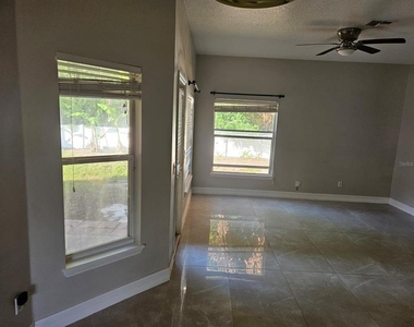 647 Carey Way - Photo Thumbnail 8