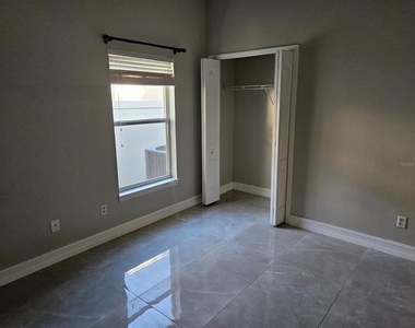 647 Carey Way - Photo Thumbnail 9