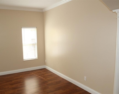 6833 Dolce Street - Photo Thumbnail 5