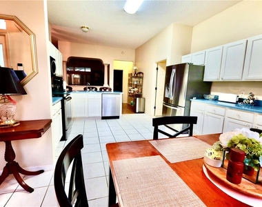 532 Carrera Drive - Photo Thumbnail 4