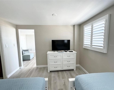 1255 Tarpon Center Drive - Photo Thumbnail 12