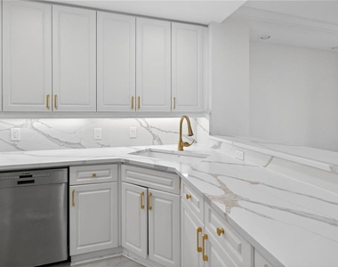 5430 Eagles Point Circle - Photo Thumbnail 6