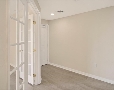 5430 Eagles Point Circle - Photo Thumbnail 17
