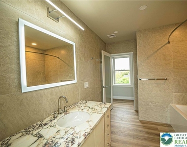 521 Ferry Street - Photo Thumbnail 6