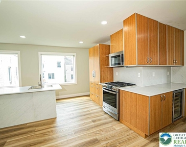 521 Ferry Street - Photo Thumbnail 5