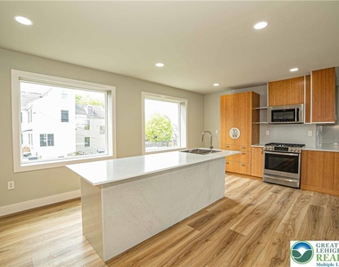 521 Ferry Street - Photo Thumbnail 4