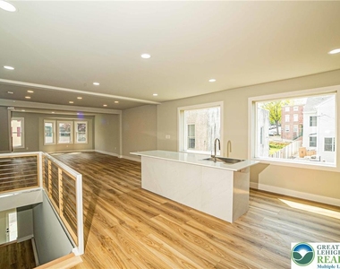 521 Ferry Street - Photo Thumbnail 2