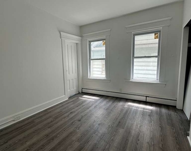 690 William Street - Photo Thumbnail 4