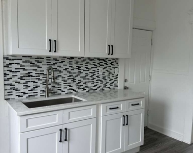 690 William Street - Photo Thumbnail 5