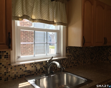 11 Fairlea Avenue - Photo Thumbnail 10
