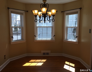 11 Fairlea Avenue - Photo Thumbnail 6