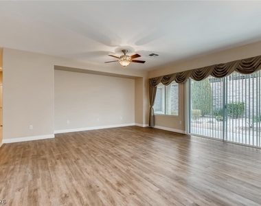 2316 Desert Fox Drive - Photo Thumbnail 4