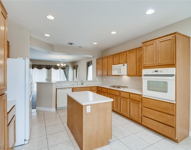 2316 Desert Fox Drive - Photo Thumbnail 10
