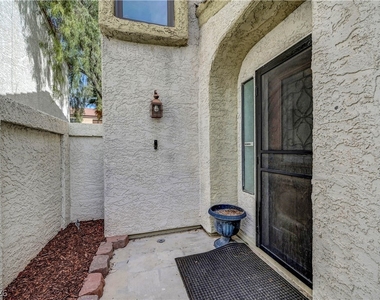6644 Pepperidge Way - Photo Thumbnail 6