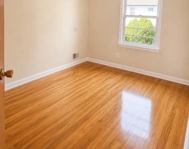 2479 Dayton Ave - Photo Thumbnail 8