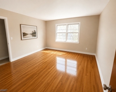 2479 Dayton Ave - Photo Thumbnail 4