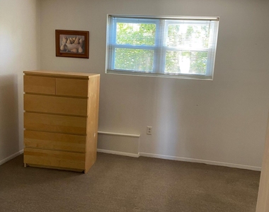 548 Ocean Boulevard - Photo Thumbnail 4
