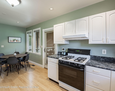 132 Sampson Place - Photo Thumbnail 4