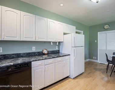 132 Sampson Place - Photo Thumbnail 10