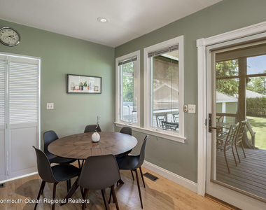 132 Sampson Place - Photo Thumbnail 5