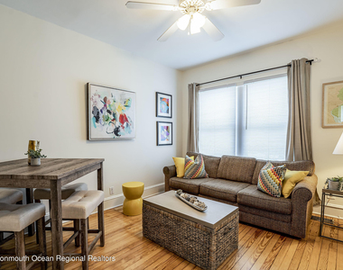 132 Sampson Place - Photo Thumbnail 2