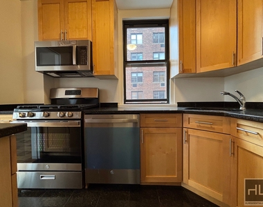 East 79th Street - Photo Thumbnail 5