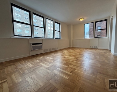 East 79th Street - Photo Thumbnail 1