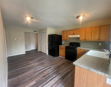 627 Mckown Drive - Photo Thumbnail 3