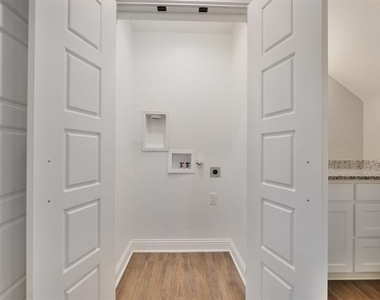 1713 Bronco Road - Photo Thumbnail 9