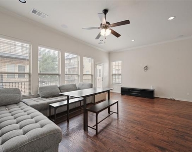 6491 Las Colinas Boulevard - Photo Thumbnail 8