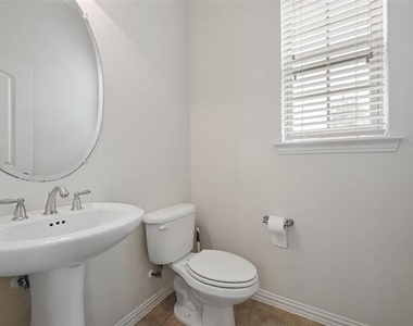6491 Las Colinas Boulevard - Photo Thumbnail 14