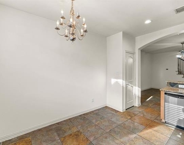7904 Hannah Street - Photo Thumbnail 8