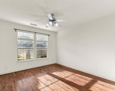 7904 Hannah Street - Photo Thumbnail 14
