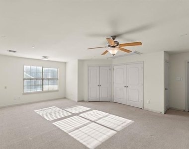 7904 Hannah Street - Photo Thumbnail 11