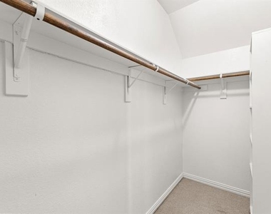 7904 Hannah Street - Photo Thumbnail 19
