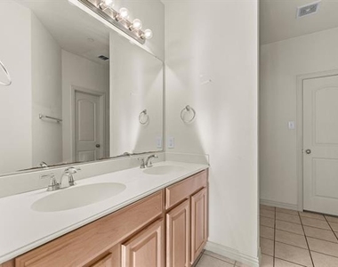 7904 Hannah Street - Photo Thumbnail 16