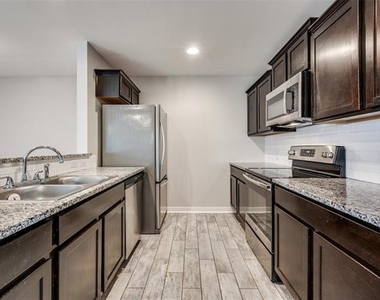 612 N 6th - Photo Thumbnail 7