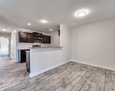 612 N 6th - Photo Thumbnail 8