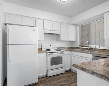 2205 Chase Court - Photo Thumbnail 14